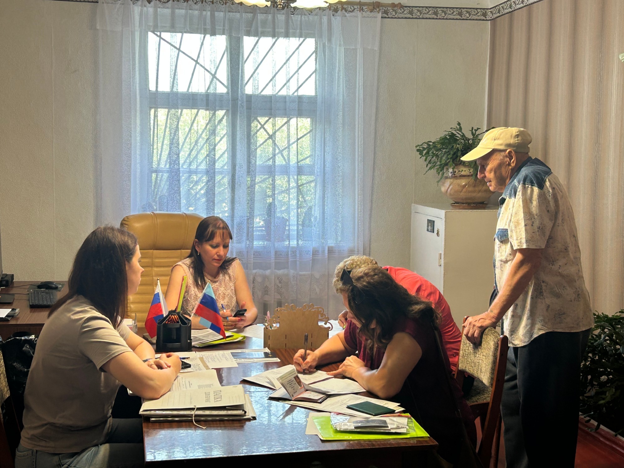 В г. Вахрушево состоялся выездной прием специалистов филиала № 13 ГКУ ЛНР «Республиканский центр социальной защиты населения».