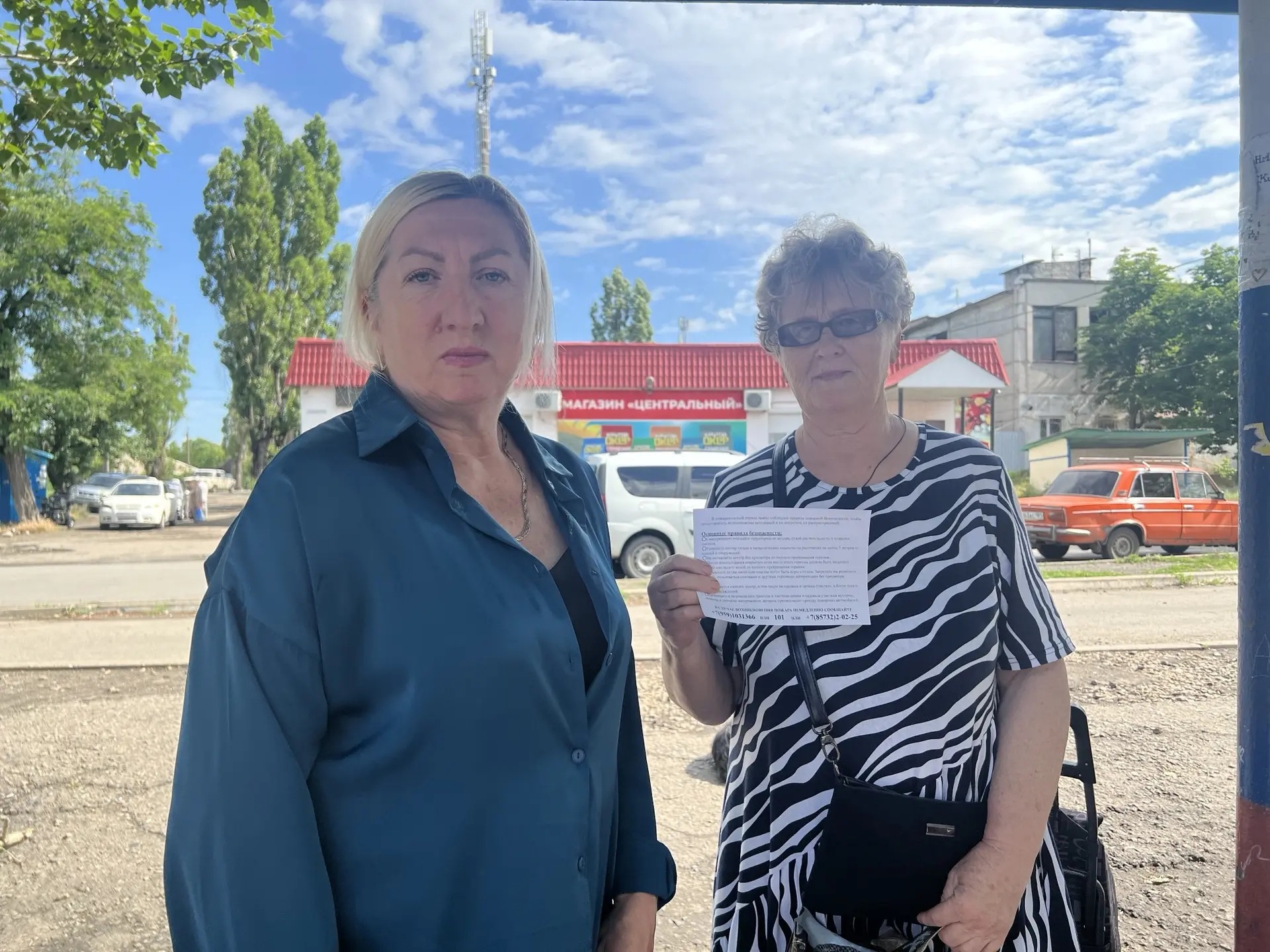 В Вахрушево сотрудники ОЖО вручили жителям памятки о необходимости соблюдения правил пожарной безопасности.