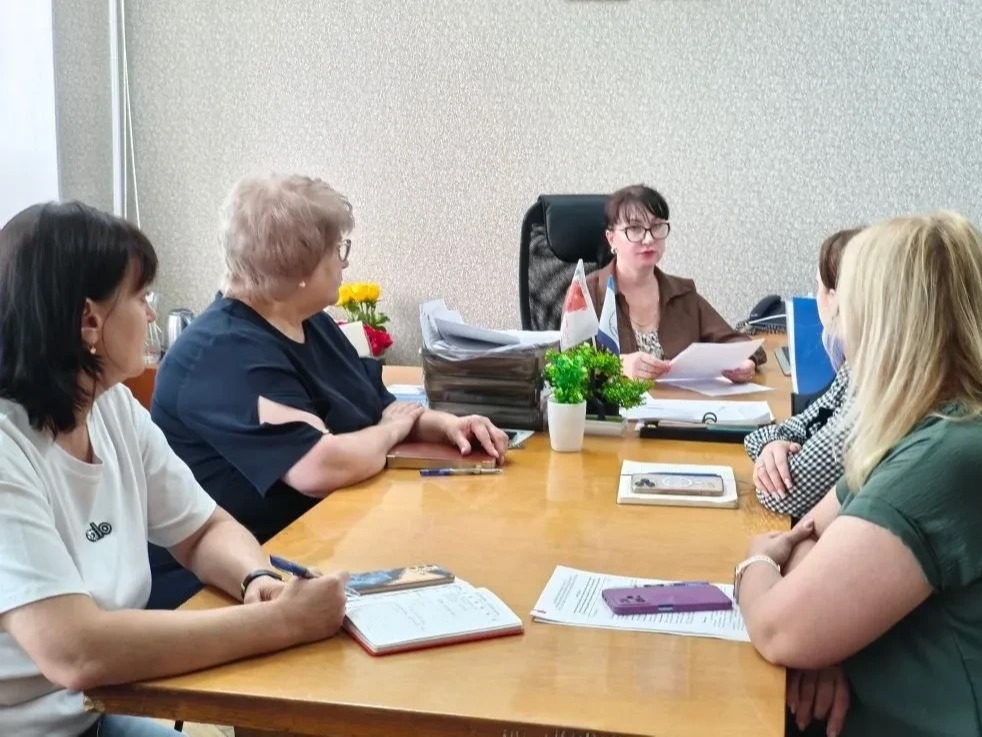 В Красном Луче прошло заседание межведомственной комиссии по профилактике правонарушений.